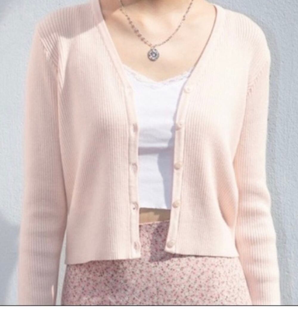 Brandy Melville Women’s Light Pink Cropped Ribbed Button Cardigan Sweater